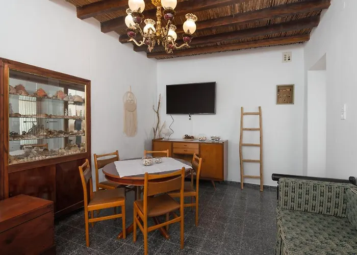 Tsitis House * Pollonia